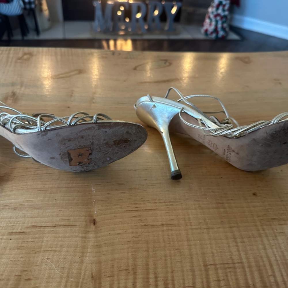 Heels - Picture 2 of 4